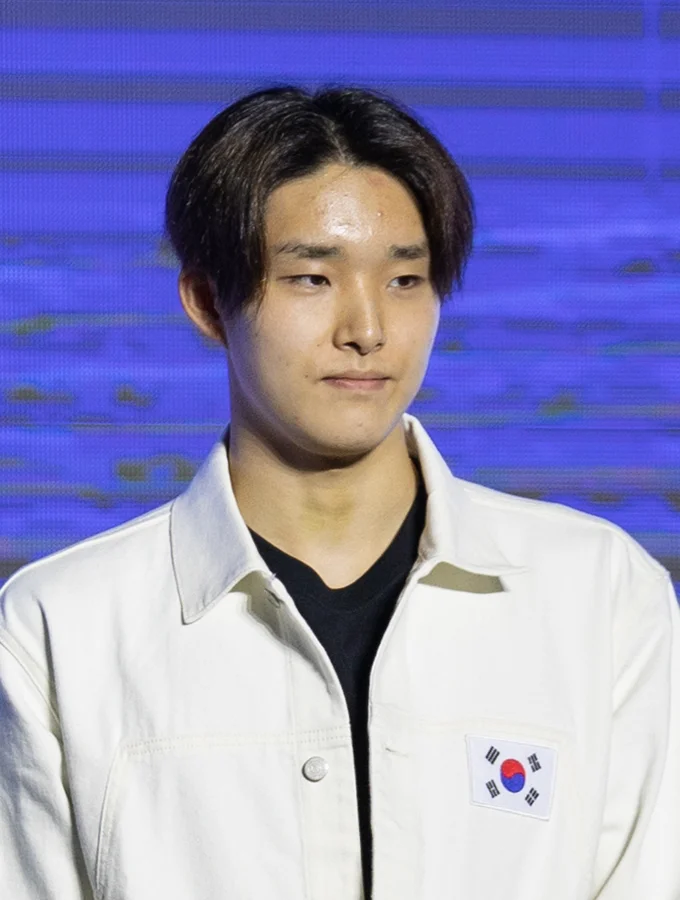 김우민 프로필