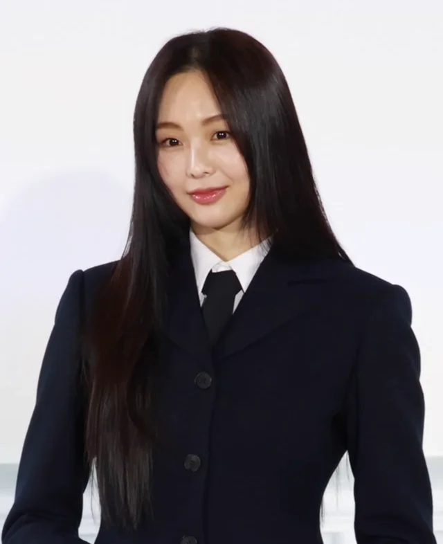 금새록 프로필